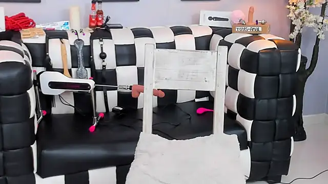 SARAFOXX  online show from 12.19.24