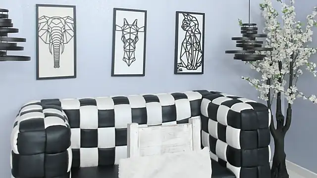 SARAFOXX  online show from 01.08.25