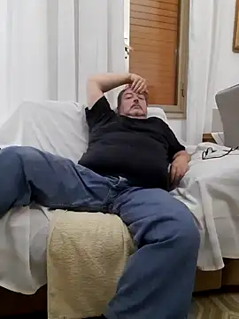 Snapshot of bluangelo chatting on 03.03.25 bluangelo online show from 03.03.25