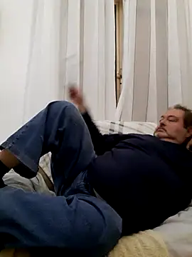 Snapshot of bluangelo chatting on 03.10.25 bluangelo online show from 03.10.25