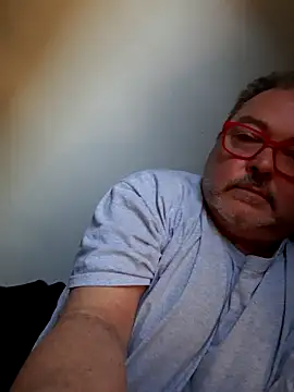 Snapshot of bluangelo chatting on 04.15.26 bluangelo online show from 04.15.26