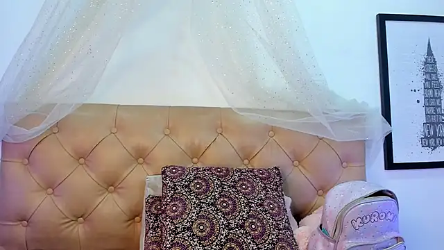 Snapshot of Redpandaa_ chatting on 12.27.24 Redpandaa online show from 12.27.24