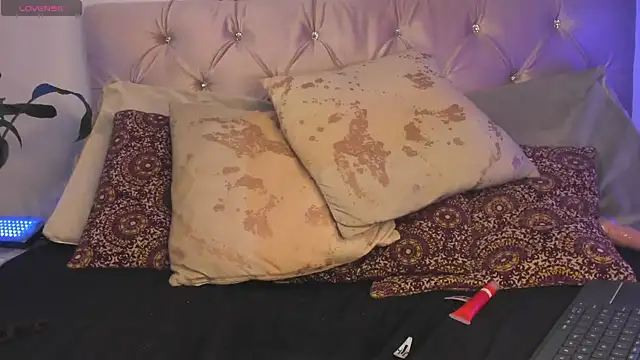 Snapshot of Redpandaa_ chatting on 01.30.25 Redpandaa online show from 01.30.25