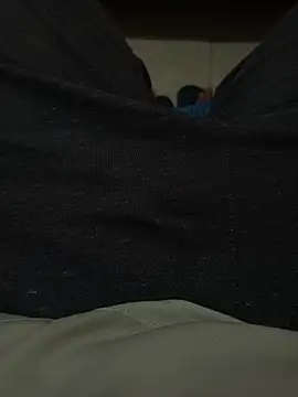 Snapshot of beautiful_hands_ chatting on 11.13.25 beautiful hands online show from 11.13.25