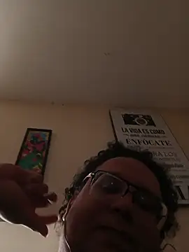 Snapshot of beautiful_hands_ chatting on 12.05.25 beautiful hands online show from 12.05.25