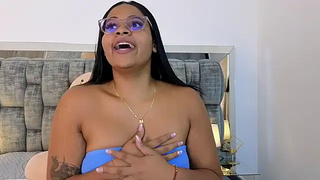 Snapshot of SussiSotto chatting on 01.11.25 SussiSotto online show from 01.11.25