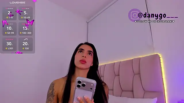 Snapshot of ZarianaEvanz chatting on 11.29.25 ZarianaEvanz online show from 11.29.25