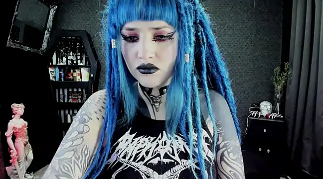 Snapshot of DimmuandDarkness chatting on 01.04.25 DimmuandDarkness online show from 01.04.25