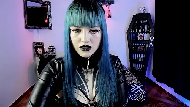 Snapshot of DimmuandDarkness chatting on 11.10.25 DimmuandDarkness online show from 11.10.25