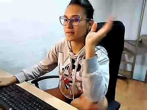 Snapshot of Jessie_Desire chatting on 02.08.25 Jessie Desire online show from 02.08.25