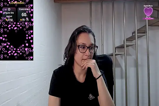 Snapshot of Jessie_Desire chatting on 11.11.25 Jessie Desire online show from 11.11.25