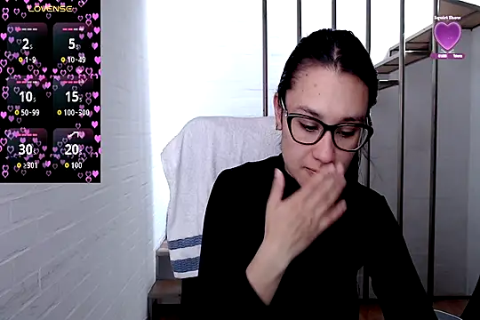 Snapshot of Jessie_Desire chatting on 11.25.25 Jessie Desire online show from 11.25.25