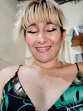 Snapshot of florecita9 chatting on 01.31.25 florecita9 online show from 01.31.25