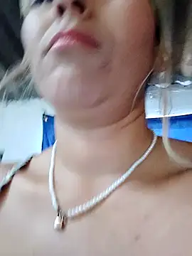 Snapshot of florecita9 chatting on 02.21.25 florecita9 online show from 02.21.25