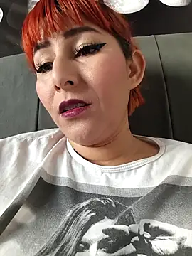 Snapshot of florecita9 chatting on 11.19.25 florecita9 online show from 11.19.25