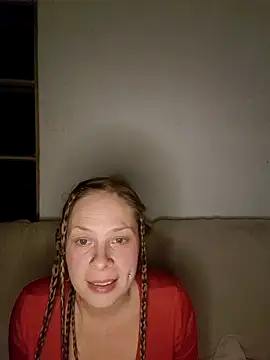 Snapshot of katiestevens chatting on 10.28.25 katiestevens online show from 10.28.25