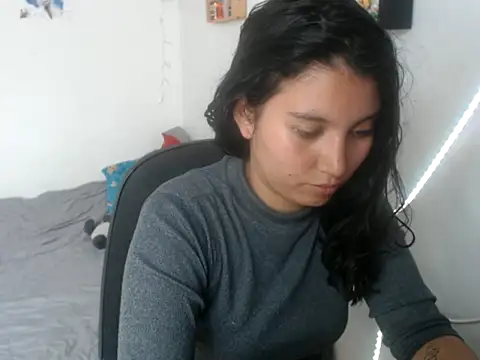 HannaKlein online show from 12.16.25