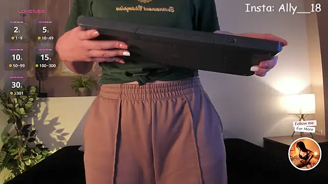 Snapshot of Ally_addams chatting on 01.31.25 Ally addams online show from 01.31.25