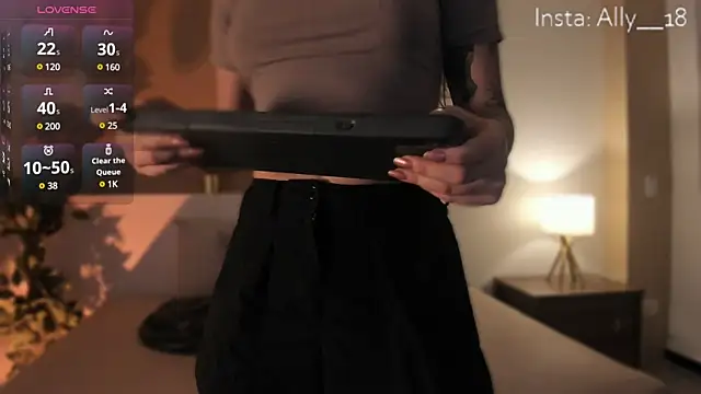 Snapshot of Ally_addams chatting on 03.22.25 Ally addams online show from 03.22.25