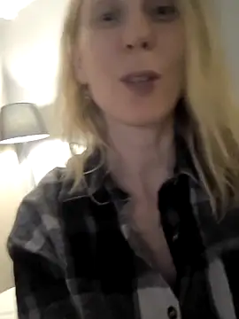 AvelinaLeoni online show from 11.10.25