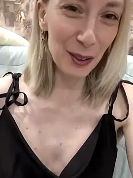 AvelinaLeoni online show from 11.24.25