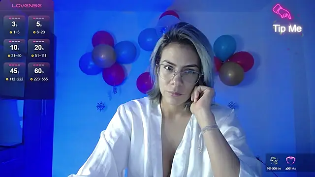 Snapshot of candydowson1 chatting on 12.17.24 candydowson1 online show from 12.17.24