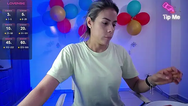 Snapshot of candydowson1 chatting on 12.18.24 candydowson1 online show from 12.18.24