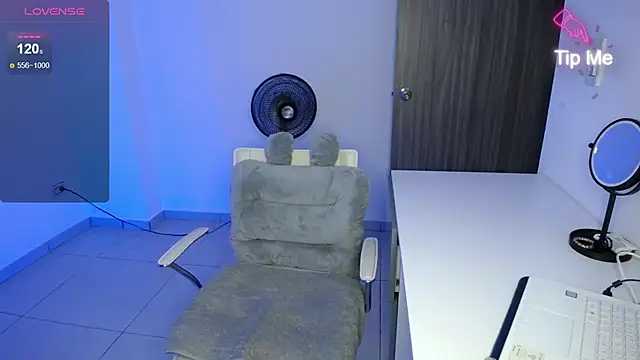 Snapshot of candydowson1 chatting on 01.11.25 candydowson1 online show from 01.11.25