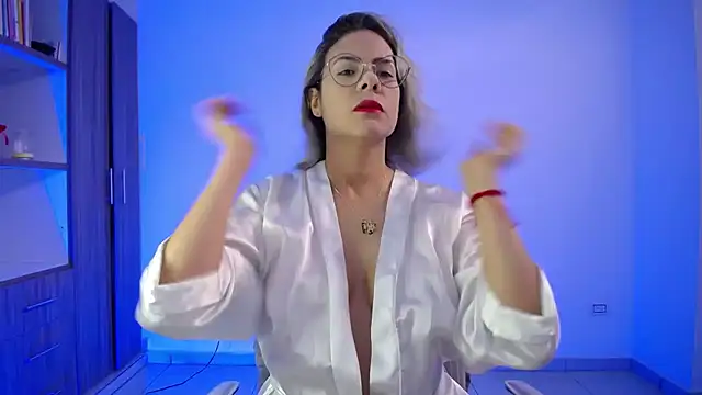 Snapshot of candydowson1 chatting on 10.10.25 candydowson1 online show from 10.10.25