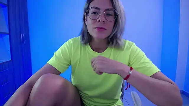 Snapshot of candydowson1 chatting on 10.28.25 candydowson1 online show from 10.28.25