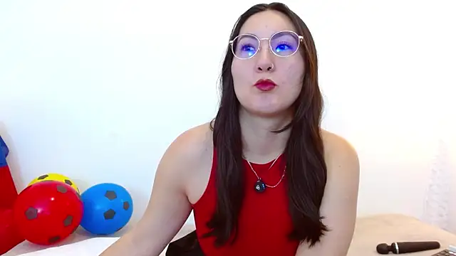 Snapshot of Elle_Lee_ chatting on 06.18.26 Elle Lee online show from 06.18.26
