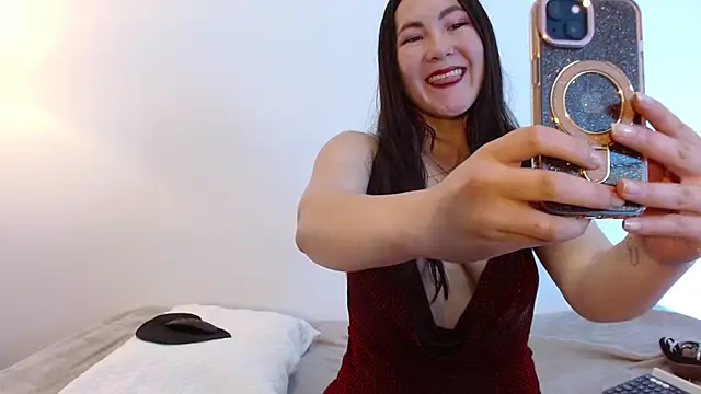 Snapshot of Elle_Lee_ chatting on 07.19.26 Elle Lee online show from 07.19.26