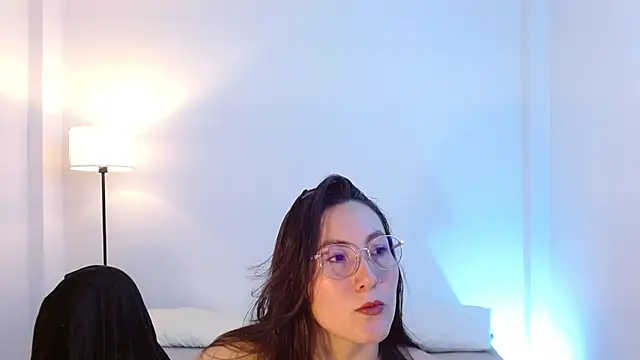 Snapshot of Elle_Lee_ chatting on 07.22.26 Elle Lee online show from 07.22.26