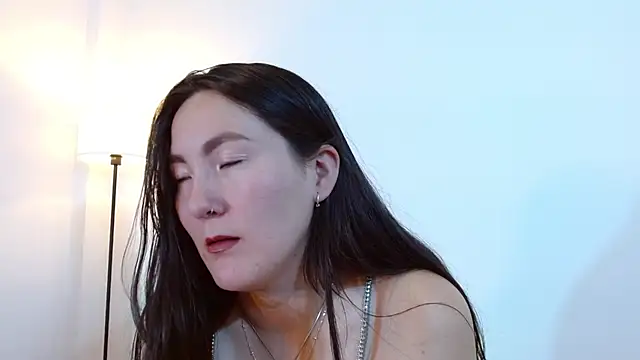 Snapshot of Elle_Lee_ chatting on 08.02.26 Elle Lee online show from 08.02.26