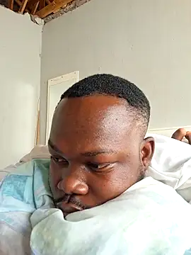 Snapshot of LaughRiotX chatting on 10.03.25 LaughRiotX online show from 10.03.25