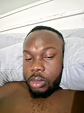 Snapshot of LaughRiotX chatting on 11.07.25 LaughRiotX online show from 11.07.25