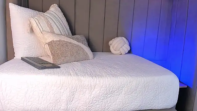 Elise Diamond online show from 03.23.26