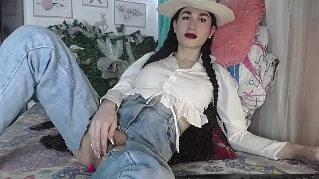 Snapshot of rosalynda-collen chatting on 12.11.24 rosalynda-collen online show from 12.11.24