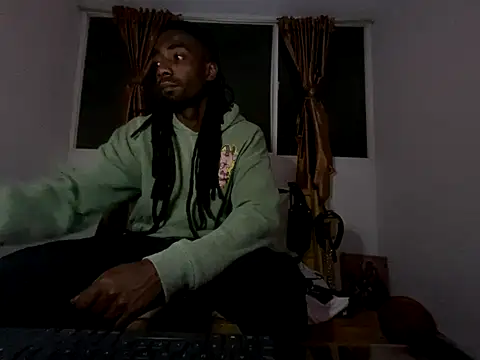 Snapshot of Malkon_Big chatting on 12.04.25 Malkon Big online show from 12.04.25