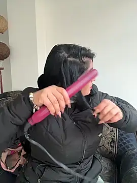 Snapshot of karenlennox1 chatting on 02.16.26 karenlennox1 online show from 02.16.26