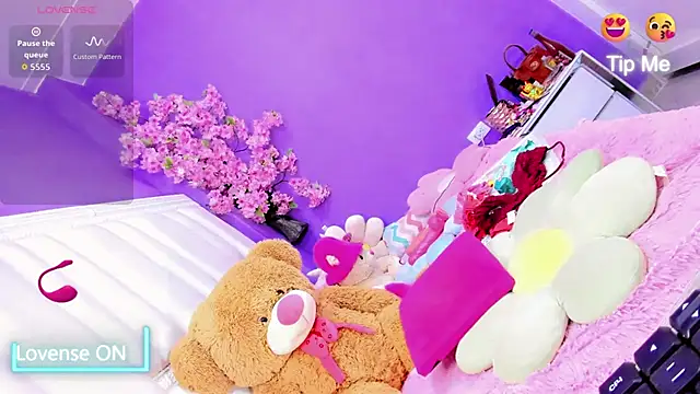 Catt Alexxa online show from 10.04.25