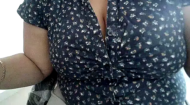 Snapshot of hot_pavitra chatting on 02.05.25 hot pavitra online show from 02.05.25