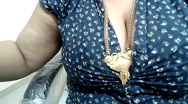 Snapshot of hot_pavitra chatting on 02.05.25 hot pavitra online show from 02.05.25