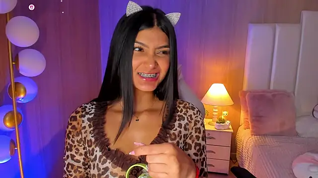 Snapshot of CaseyPiierce chatting on 11.19.25 CaseyPiierce online show from 11.19.25