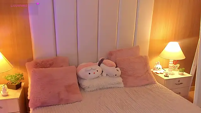 Snapshot of CaseyPiierce chatting on 11.28.25 CaseyPiierce online show from 11.28.25