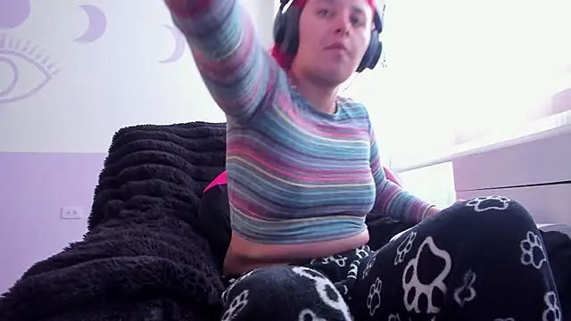 bonnie moon  online show from 10.06.25