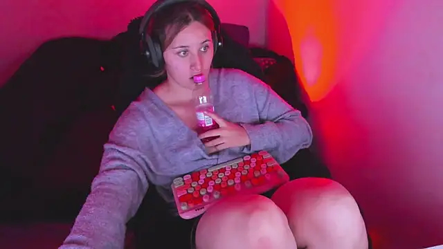 bonnie moon  online show from 04.16.26