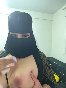 Snapshot of mari_layali chatting on 06.16.26 mari layali online show from 06.16.26