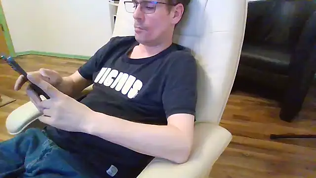 Snapshot of Minm666 chatting on 01.01.25 Minm666 online show from 01.01.25