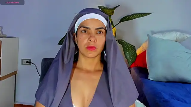 ClaraMariaMon online show from 02.12.25